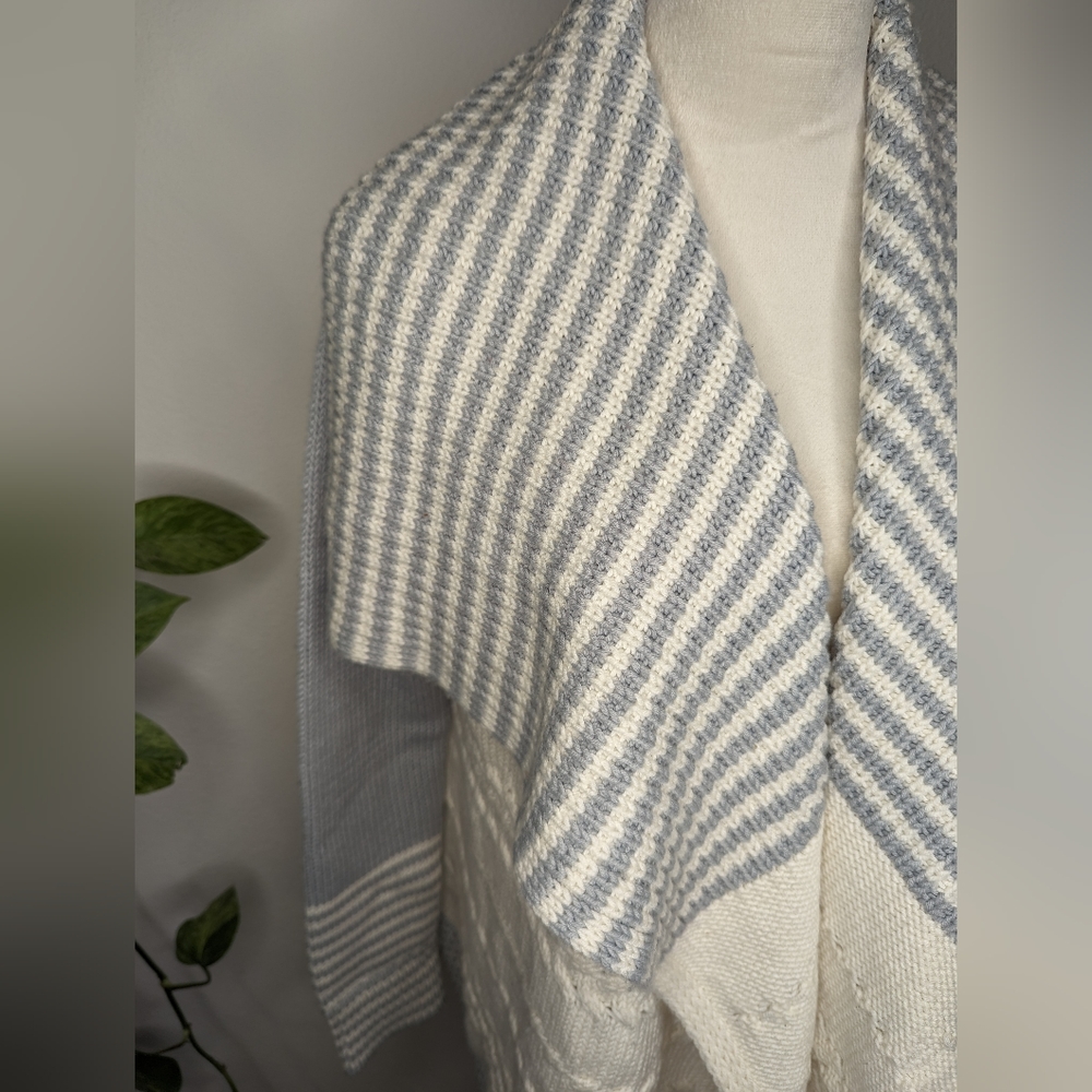Gap grey/ivory stripe knit cardigan. Size S. - Picture 2 of 5
